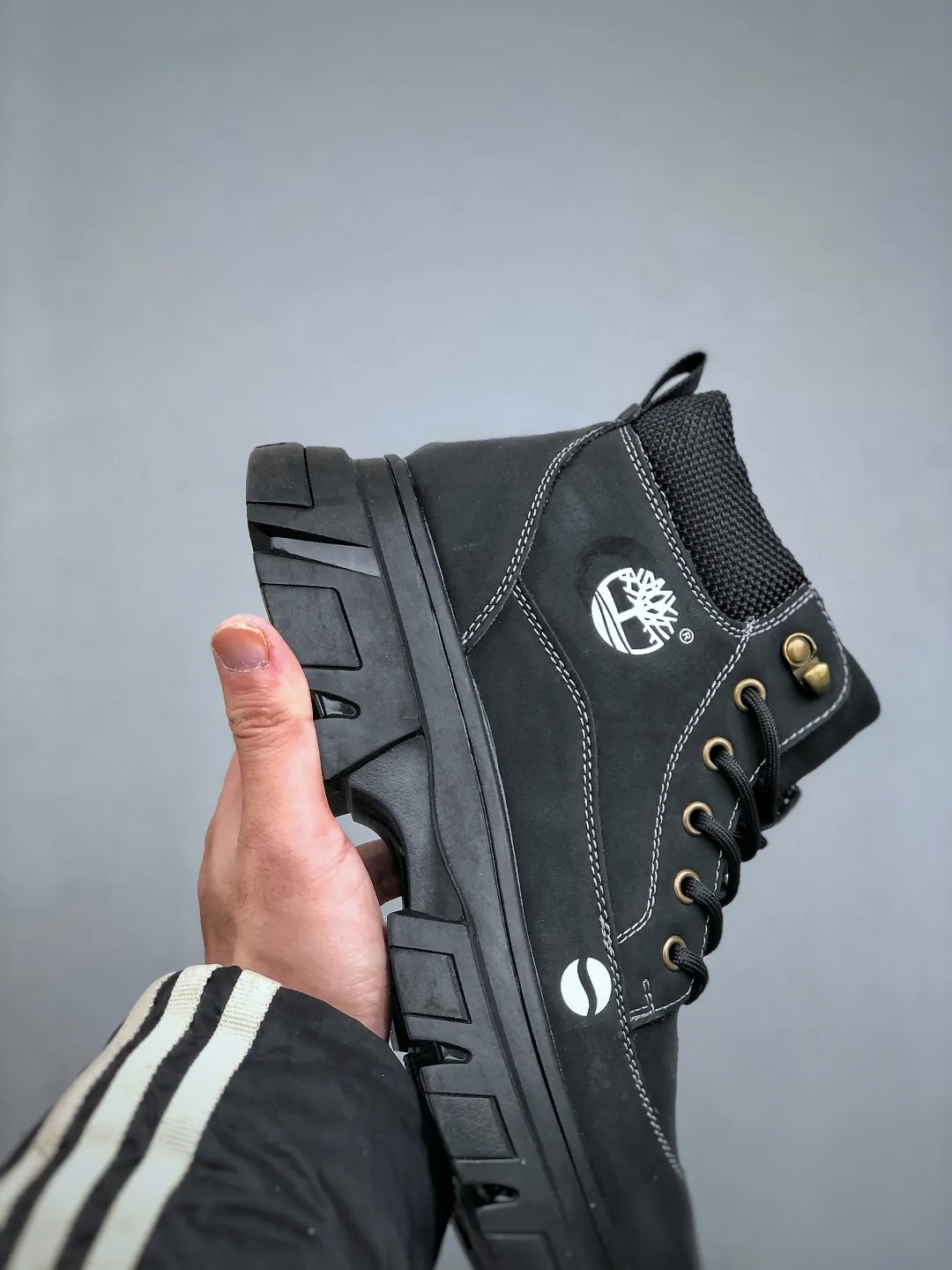 Pick up locally 💰 520, support in-store Timberland/Timberland classic 25ss new high-top (plus velvet) Classic re-engineered brand new upgrade Guangdong factory quality Original box original packaging The fabric is made of top Italian frosted cowhide with anti-odor and anti-corrosion genuine leather latex insoles to give you a perfect wearing experience High-quality and durable, a must-have for sportsmen Specially designed to treat those who are not handsome High-quality feet with first-class feel Exclusive supply Official item number: TB23066 Size: 39 40 41 42 43 44